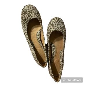 Cloth b•o•c animal print flats - size 10 - great condition - fun fabric!